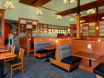 埃德蒙顿机场福朋喜来登酒店 外观 照片